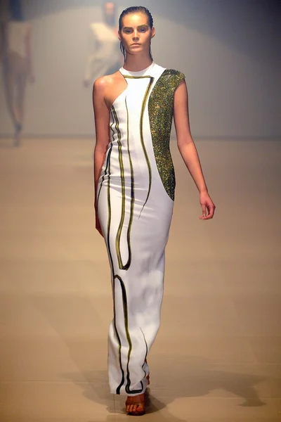 Look 16